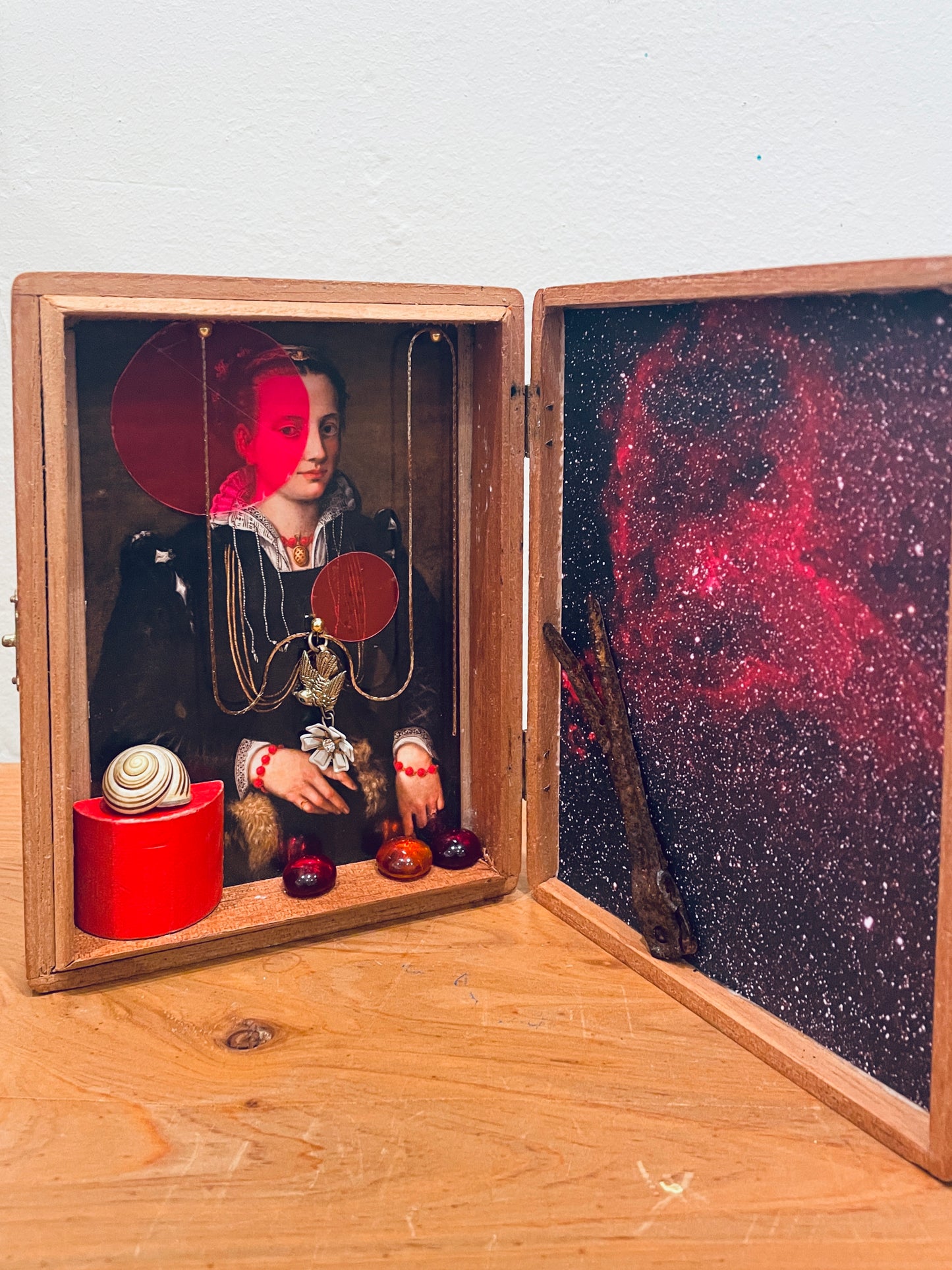 Additional product photo of the Small Worlds: Assemblage Dioramas with Erin McCluskey Wheeler.